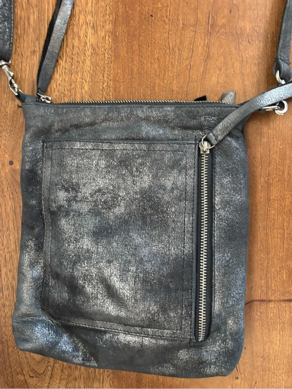 Overland Sheepskin Co Metallic Grey Crossbody Purse